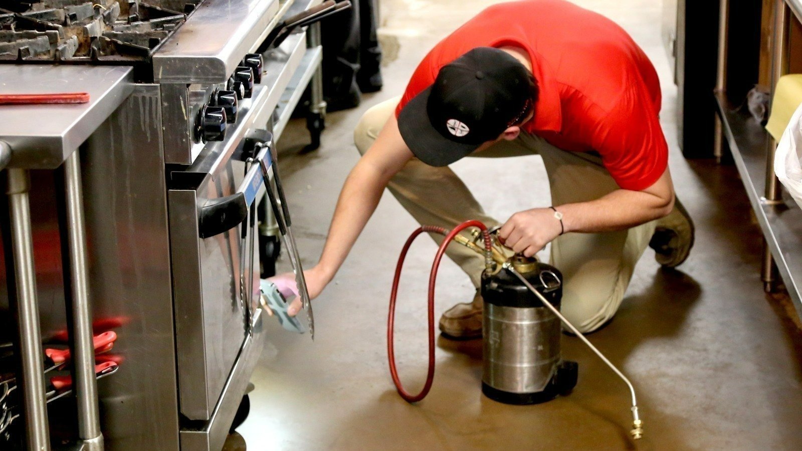 Restaurant kitchen pest control service in Manesar – cockroach gel baiting and rodent control for commercial kitchens